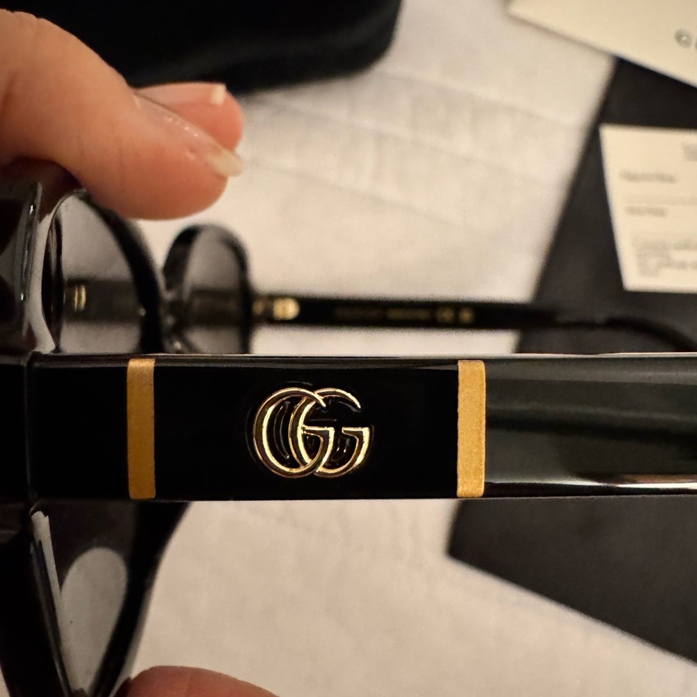 Gucci fabulous sunglasses, velvet case - Picture 6 of 11